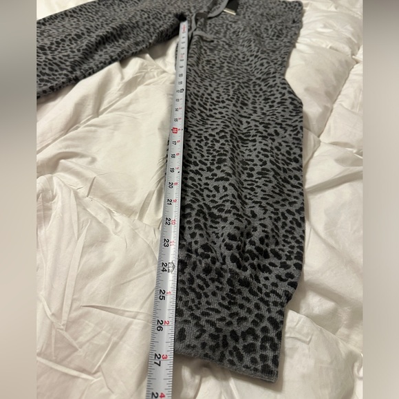 Monrow Mini Leopard Sport Cashmere Blend Sweatpants - NWT - Size L - Picture 10 of 11